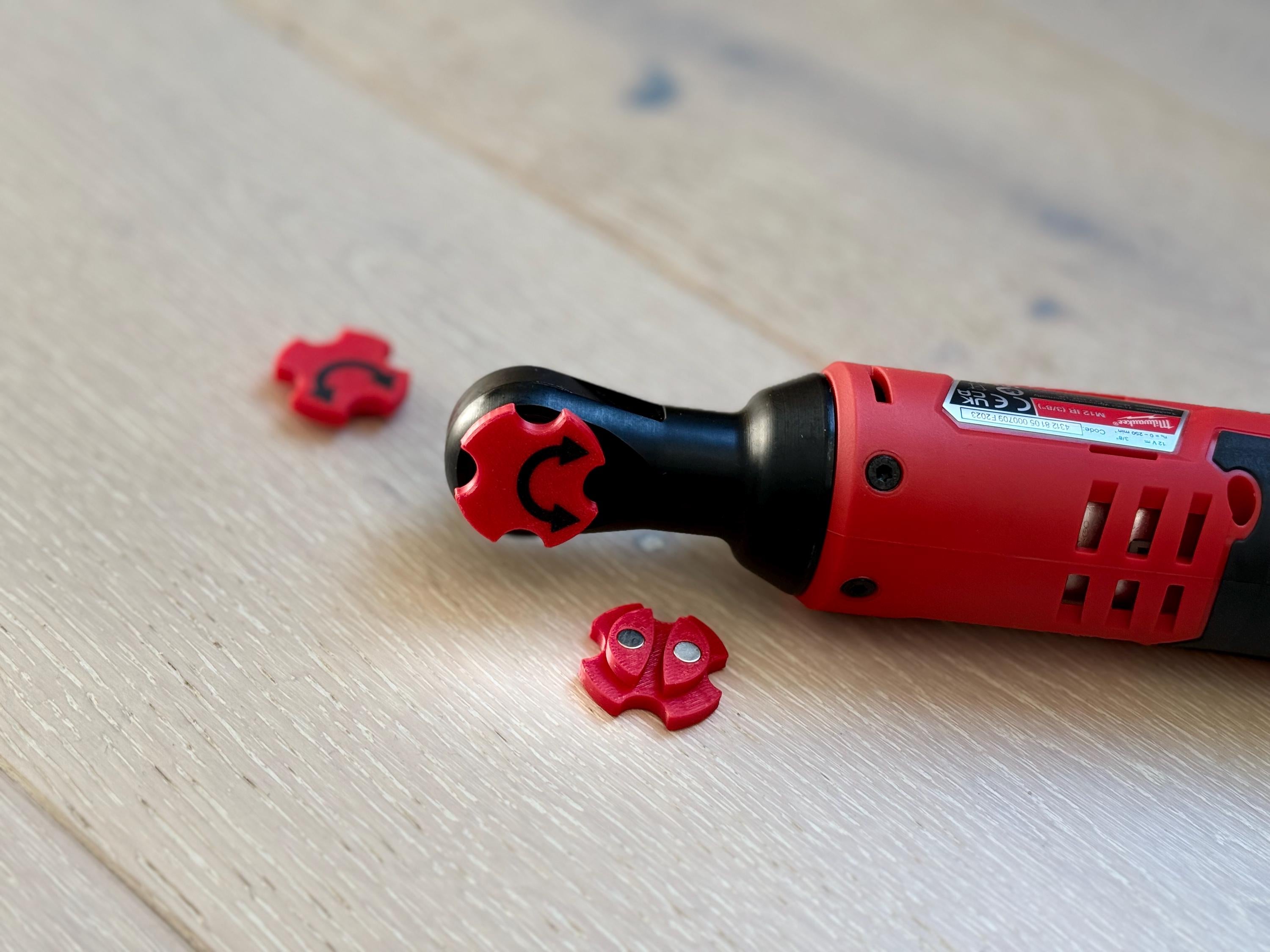 Milwaukee M12 Magnetic Ratchet Switch | Magnetic One-Finger Reversible Ratchet Knob