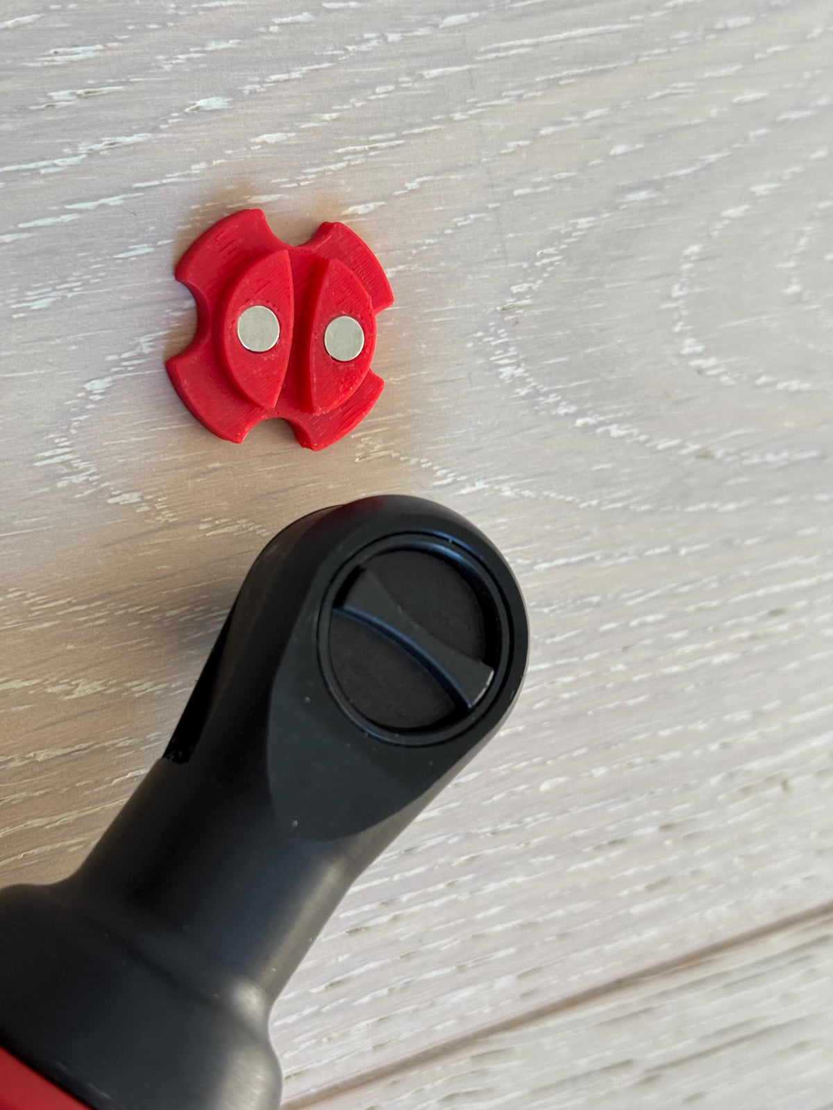 Milwaukee M12 Magnetic Ratchet Switch | Magnetic One-Finger Reversible Ratchet Knob