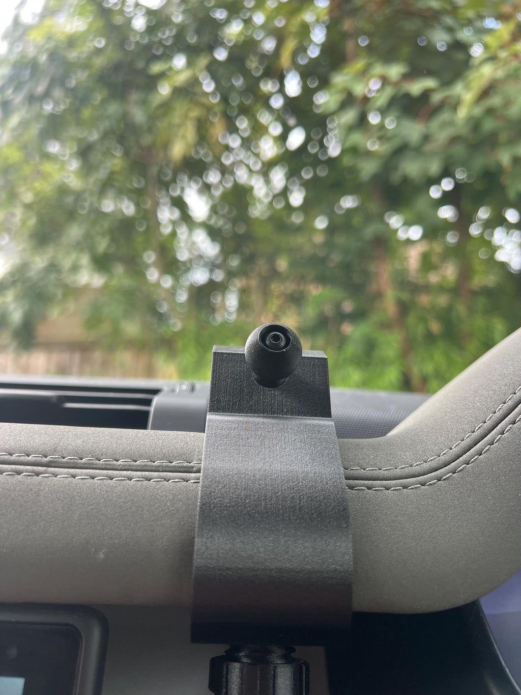 Dash Mount 17mm, 20mm and 1" Ball Head Mount for Land Rover Defender L663