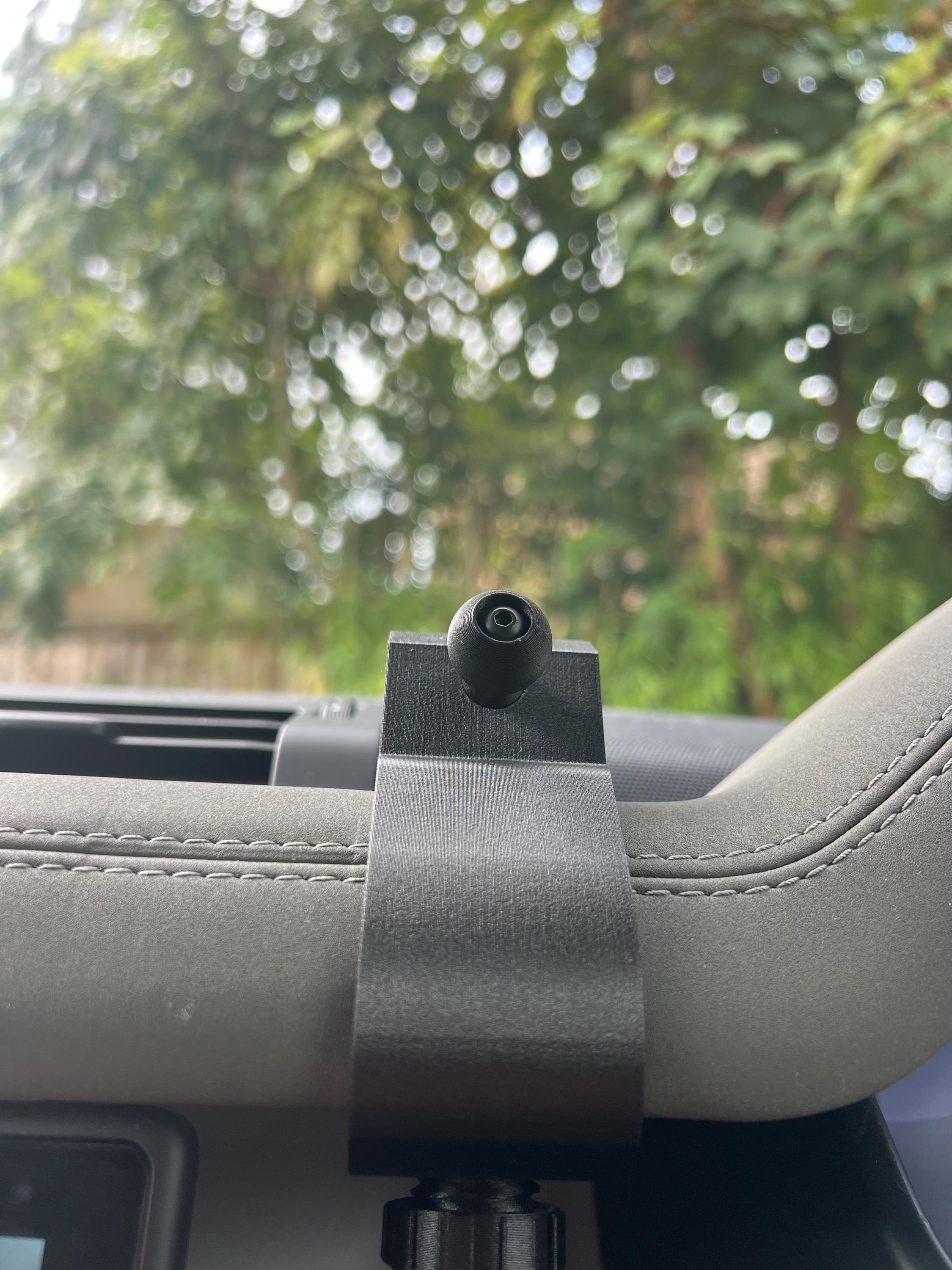 Dash Mount 17mm, 20mm and 1" Ball Head Mount for Land Rover Defender L663